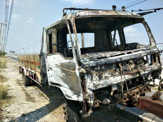 ไฟไหม้รถบรรทุกเฟอร์นิเจอร์