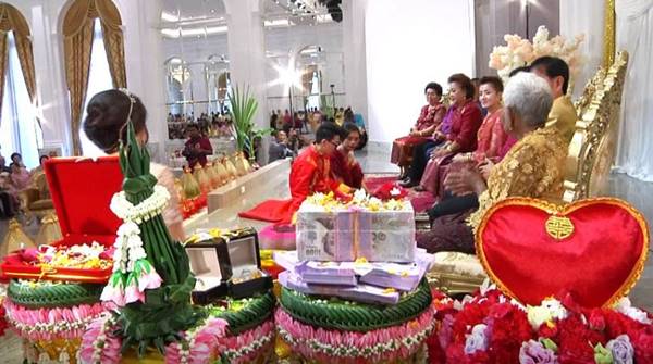  สาวหล่อ หอบสินสอด 1.5 ล้าน