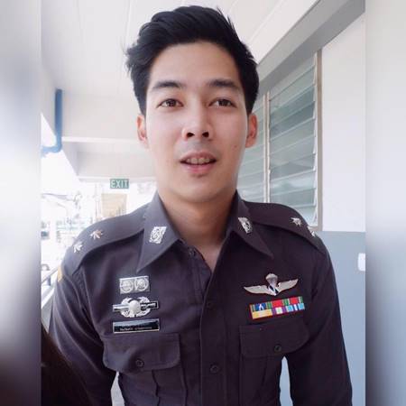 คุณตำรวจสุดหล่อ