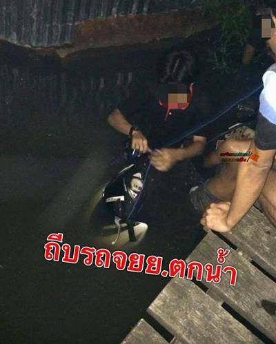 หนุ่มอาฆาตแค้น โดนแฟนบอกเลิก สาดน้ำกรดใส่รถ