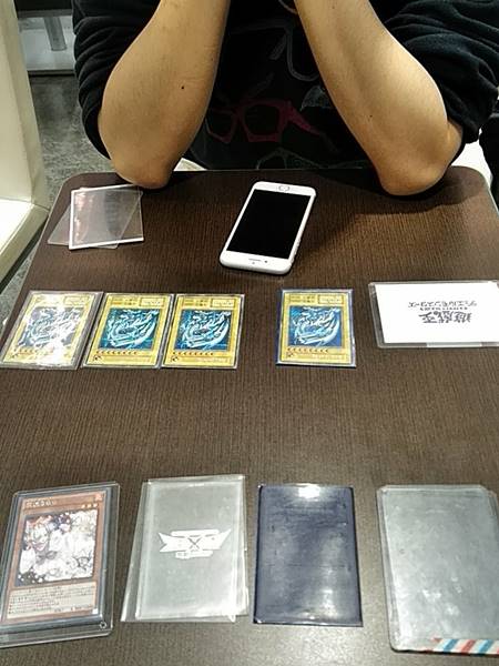  หนุ่มขายการ์ดยูกิ บลูอายส์ ไวท์ดราก้อน