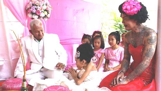 สาวพิการตื้นตันใจ นางฟ้าซาลอน สานฝัน แต่งหน้า-จัดงานวิวาห์ให้ฟรี