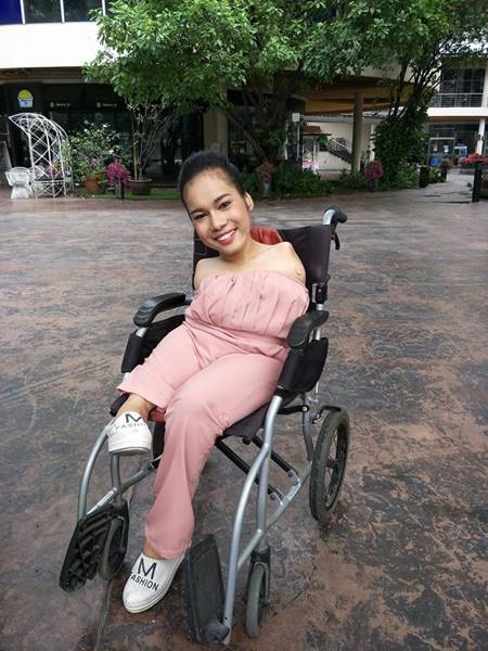 ฝ้าย สาวพิการไร้แขน