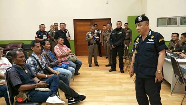 คุมตัวแกนนำกลุ่มคนอยากเลือก