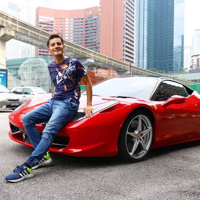 ไฟไหม้รถหรู