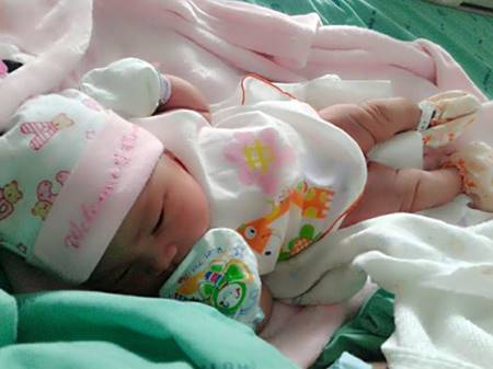 คลอดแล้ว ! ทอมท้องกับกะเทย