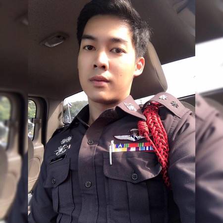 คุณตำรวจสุดหล่อ