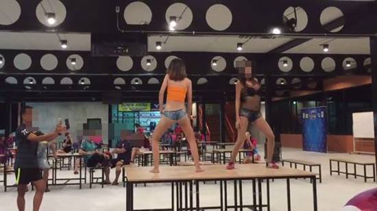 สาวเซ็กซี่สนามบอล