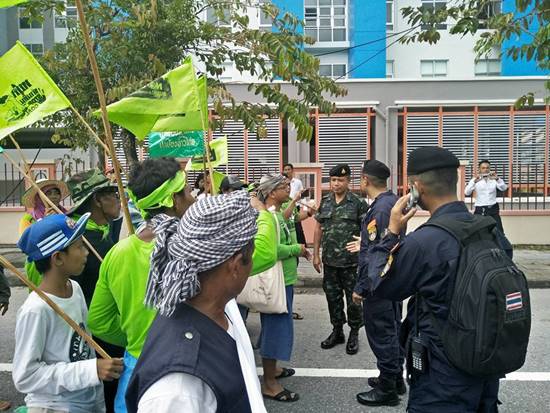 ปะทะเดือด ! ม็อบค้านโรงไฟฟ้าเทพา