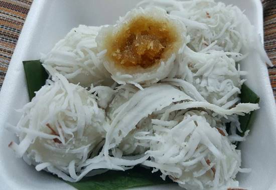 สาวโพสต์ภาพคุณยายสู้ชีวิต เข็นขนมขายกลางแดดเปรี้ยง ชาวเน็ตแห่ถามพิกัด อยากอุดหนุน