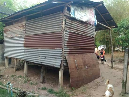 สลดใจ พบเด็กชาย 9 ขวบ ถูกทิ้งไว้ตามลำพังนาน 2 ปี อาศัยอยู่ในบ้านทรุดโทรม