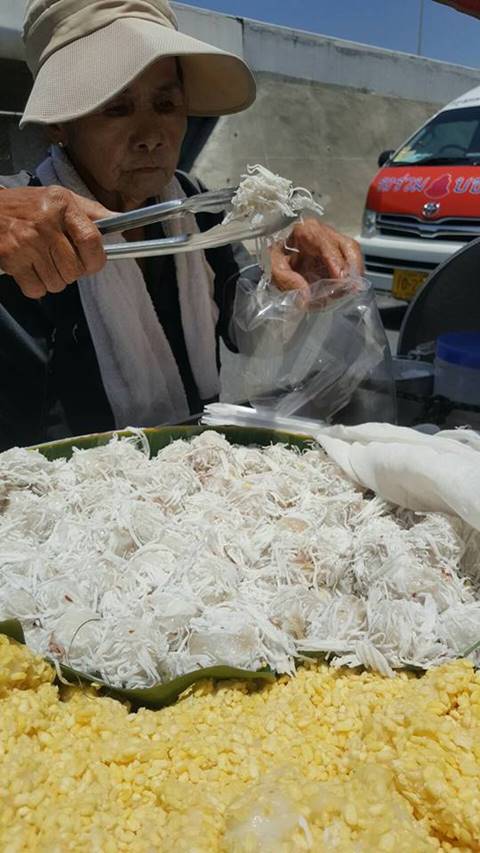 สาวโพสต์ภาพคุณยายสู้ชีวิต เข็นขนมขายกลางแดดเปรี้ยง ชาวเน็ตแห่ถามพิกัด อยากอุดหนุน