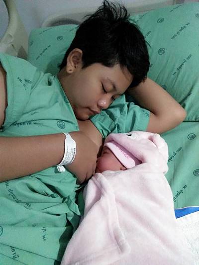 คลอดแล้ว ! ทอมท้องกับกะเทย