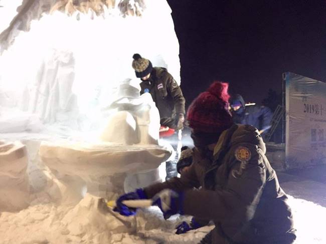 แกะสลักน้ำแข็งหิมะ