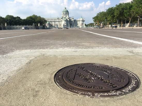 องค์การพิทักษ์รัฐธรรมนูญไทย ทวงคืนหมุดคณะราษฎร จ่อฟ้องถ้าไม่นำของเดิมมาคืน 