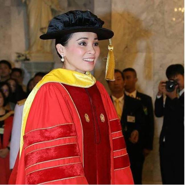 สมเด็จพระราชินี