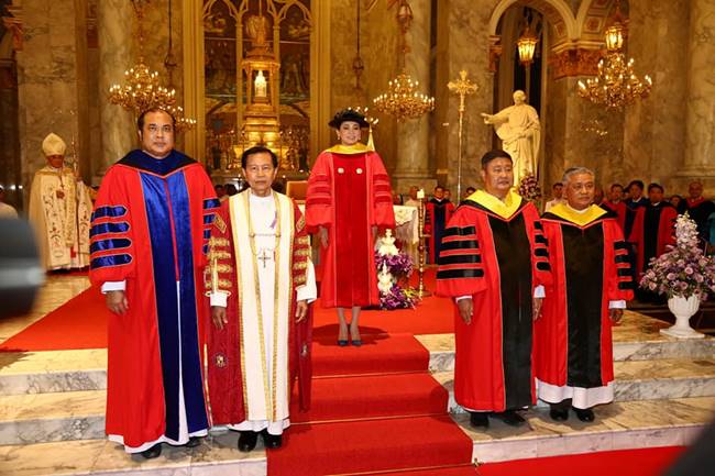 สมเด็จพระราชินี