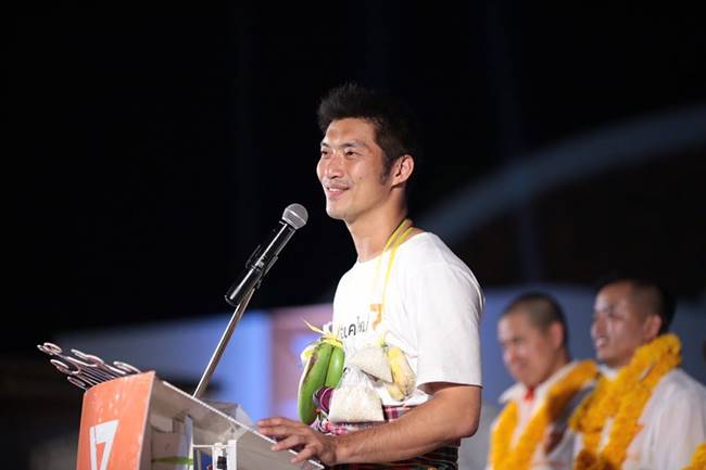 พล.อ. ประยุ่ทธ์ จันทร์โอชา,ธนาธร จึงรุ่งเรืองกิจ