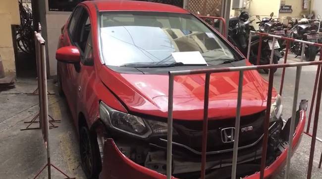 แหกด่านตำรวจ