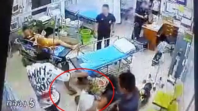 วัยรุ่นตีกันในห้องฉุกเฉิน