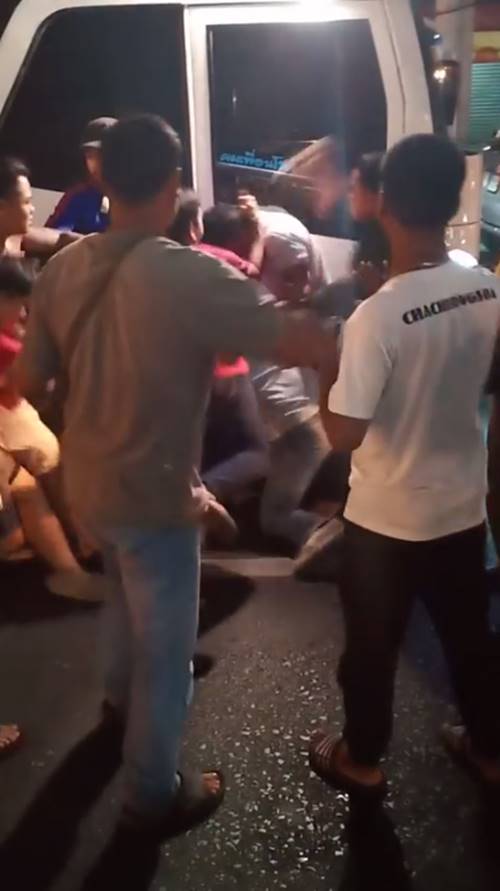 รถทัวร์ชน