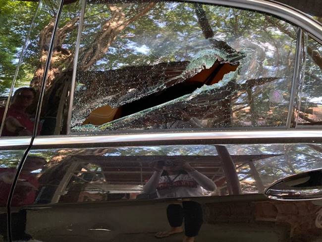 ทุบรถเบนซ์