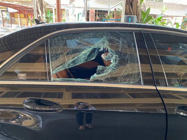 ทุบรถเบนซ์