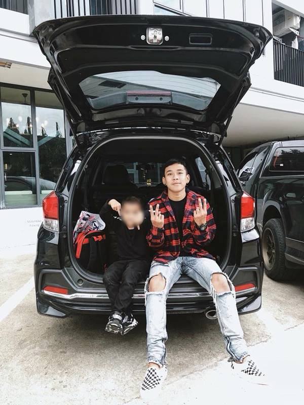 โก้ คุณพ่อเลี้ยงเดี่ยว