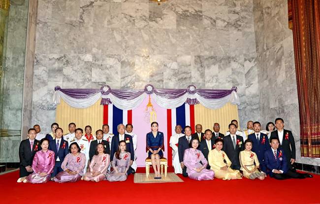 สมเด็จพระราชินี