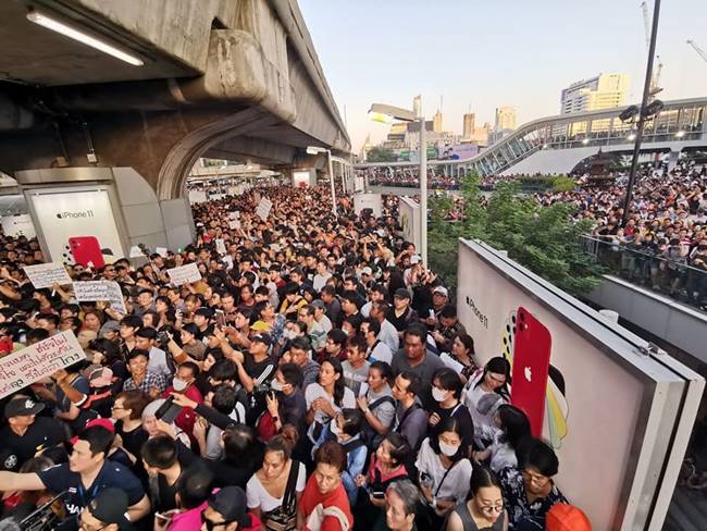 ธนาธร นัดชุมนุม