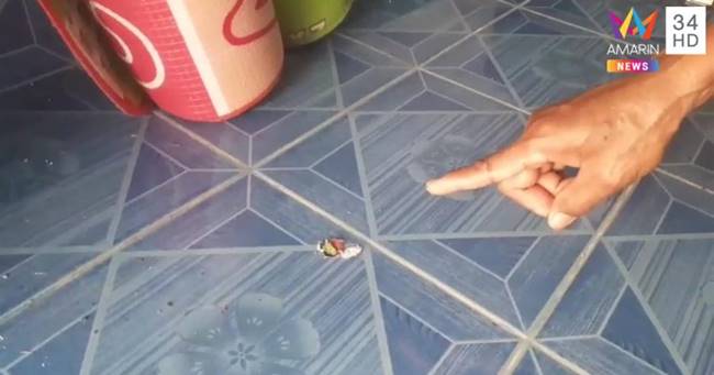 กระสุนตกใส่หลังคาบ้าน