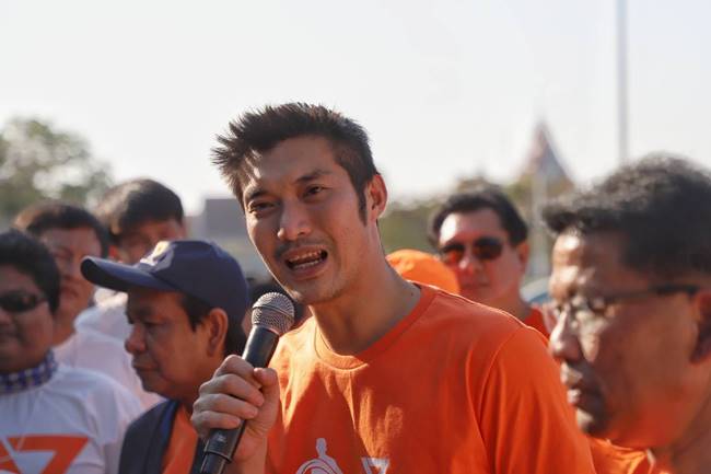 ธนาธร จึงรุ่งเรืองกิจ
