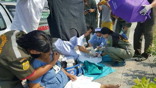 แท็กซี่ส่งสาวท้องแก่ไปโรงพยาบาล แต่รถเครื่องดับ สุดท้ายคลอดเด็กกลางทาง