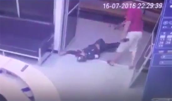 เปิดคลิปนาทีตำรวจยิงกัน ที่โรงพัก สภ.บ้านโป่ง-รองสารวัตรดับ