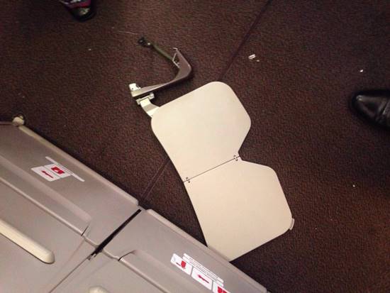 ระทึก ! เครื่องบินมาเลเซีย แอร์ไลน์ส ตกหลุมอากาศรุนแรง เคบินเละเทะ-เจ็บเพียบ