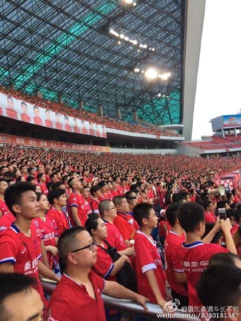 ทีมนี้พี่รักมาก อาตี๋ตะโกนเชียร์บอลทีมโปรดสุดใจจนปอดฉีก !