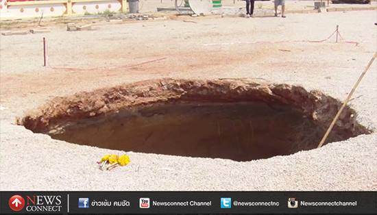 ผงะ ! วัดเขาพนม กระบี่ เจอหลุมยุบลึก 4 เมตร หวั่นลามทำอุโบสถถล่ม