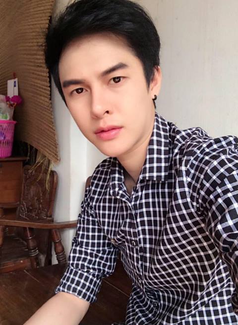 ทั้งสวยทั้งหล่อ ! มาร์ค คณัสนันท์ แต่งชายก็หล่อพุ่ง แต่งหญิงก็สวยเว่อร์