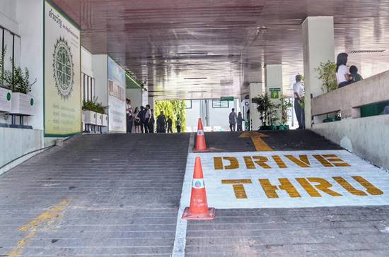 กทม. เปิดบริการ จอด คัด จร คัดสำเนาทะเบียนบ้าน โดยไม่ต้องลงจากรถกทม. เปิดบริการ จอด คัด จร คัดสำเนาทะเบียนบ้าน โดยไม่ต้องลงจากรถ