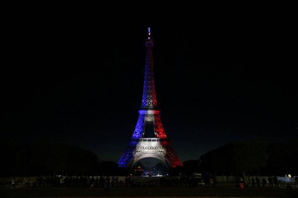 เกิดเหตุโจมตีวันชาติฝรั่งเศส รถบรรทุกพุ่งชนคน ตายกว่า 60 ศพ เจ็บนับร้อย