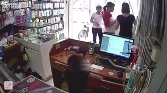 จวกยับ ! คลิปเด็กขโมยของในร้านค้า มีผู้ใหญ่ดูต้นทาง ชี้สอนให้เป็นโจรแต่เล็ก