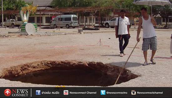 ผงะ ! วัดเขาพนม กระบี่ เจอหลุมยุบลึก 4 เมตร หวั่นลามทำอุโบสถถล่ม