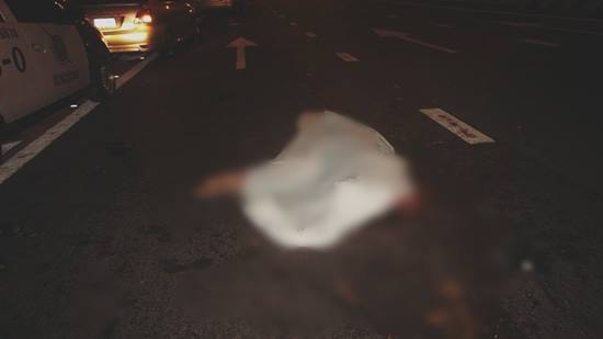 ภาพสลด ! ร.ต.ท. ซิ่งบิ๊กไบค์ล้มทำแฟนสาวถูกรถทับดับ ชักปืนหวังยิงตัวตายตาม