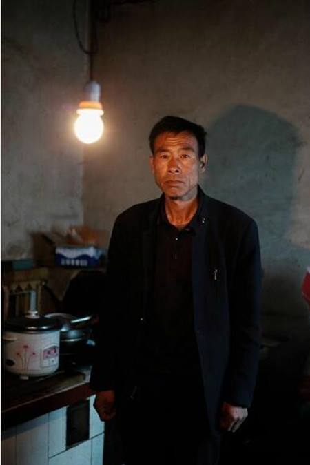 ชายคนนี้เป็นประชากรเพียงคนเดียวของหมู่บ้านกันดาร หลังผู้คนอพยพ-ตายหมดแล้ว