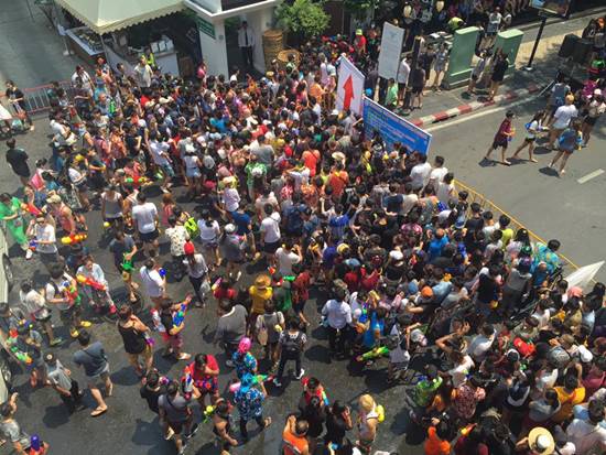 บรรยากาศสงกรานต์ 2559 ทั่วไทย ชุ่มฉ่ำดับร้อนกันถ้วนหน้า