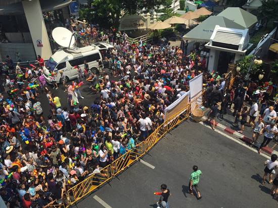 บรรยากาศสงกรานต์ 2559 ทั่วไทย ชุ่มฉ่ำดับร้อนกันถ้วนหน้า