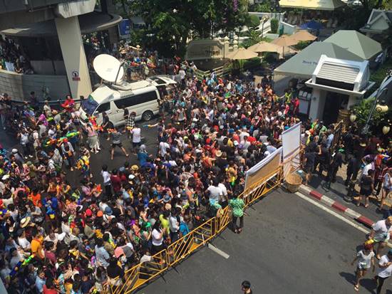 บรรยากาศสงกรานต์ 2559 ทั่วไทย ชุ่มฉ่ำดับร้อนกันถ้วนหน้า