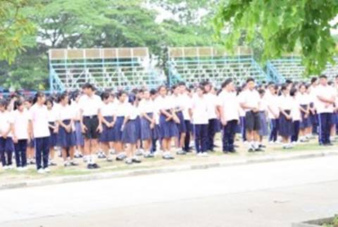 อาลัยรักจากรุ่นน้อง..นักเรียนโรงเรียนประจวบยืนไว้อาลัย รุ่นพี่ ฮ.ตก