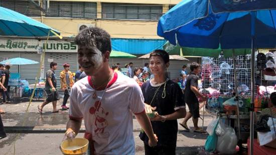 บรรยากาศสงกรานต์ 2559 ทั่วไทย ชุ่มฉ่ำดับร้อนกันถ้วนหน้า