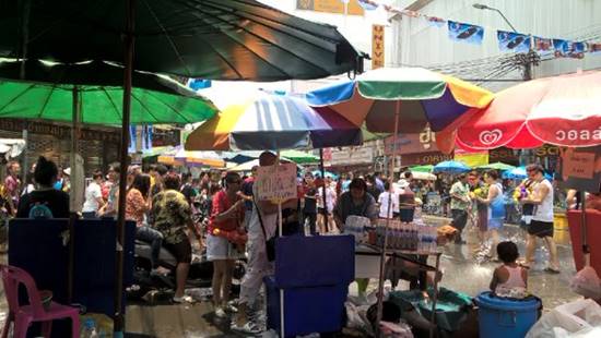 บรรยากาศสงกรานต์ 2559 ทั่วไทย ชุ่มฉ่ำดับร้อนกันถ้วนหน้า